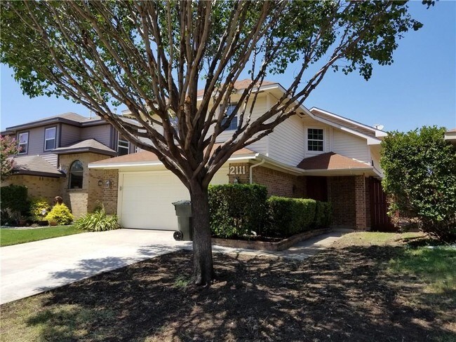 Foto del edificio - 2111 Holly Hill Ln