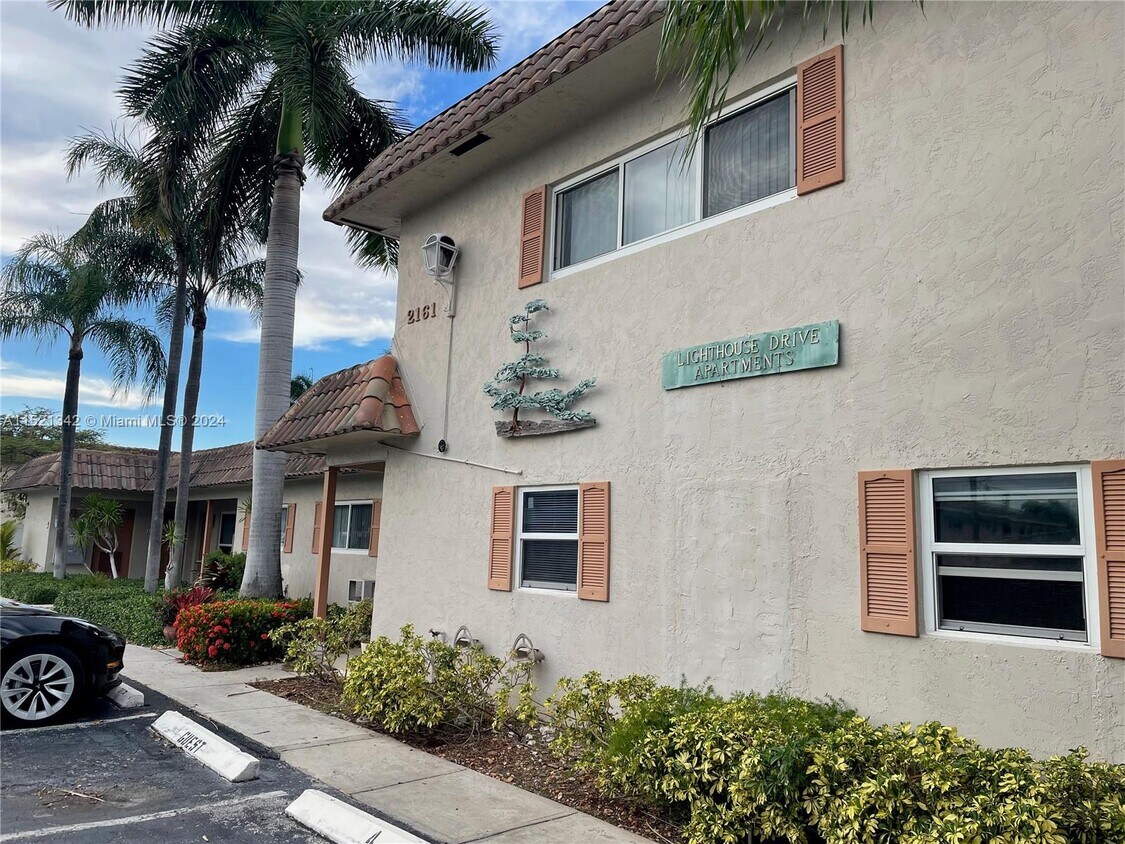 2161 NE 42nd St Unit 4, Lighthouse Point, FL 33064 Room for Rent in