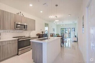 Building Photo - 4725 NW 85th Ave