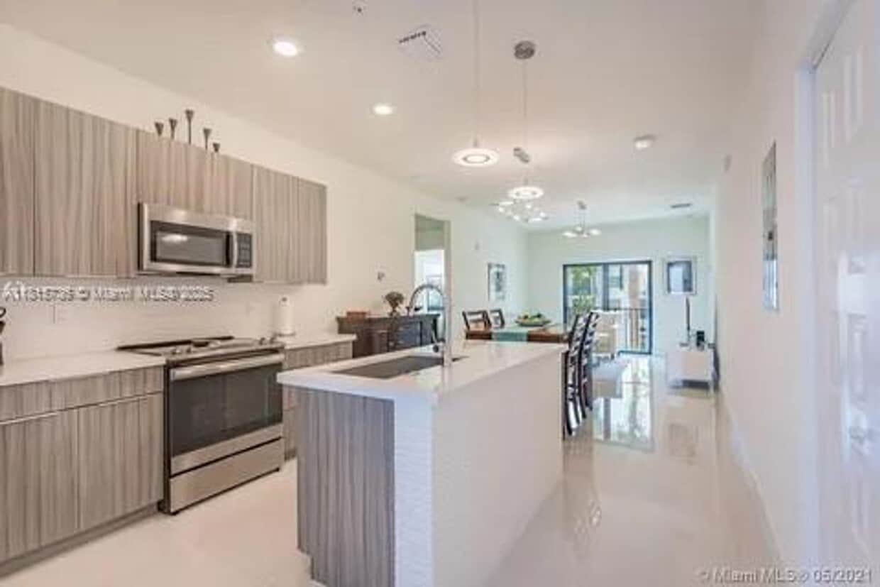 Photo - 4725 NW 85th Avenue 32, Doral, FL 33166