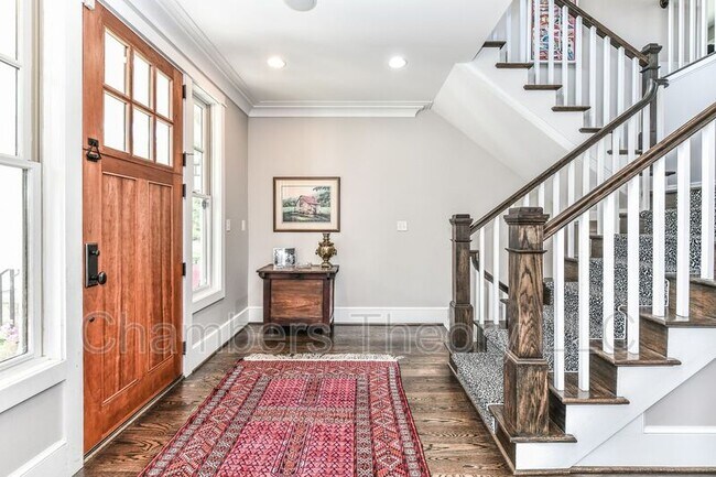 Foto del edificio - 215 N Van Buren St