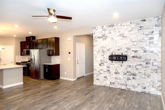 Building Photo - 829 Riverlawn Pl