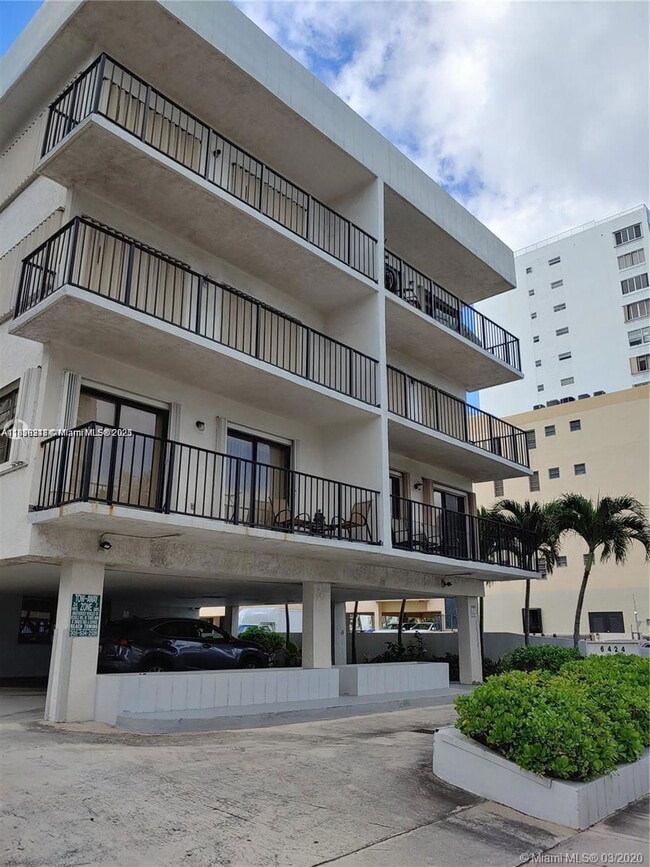 Foto del edificio - 6424 Collins Ave