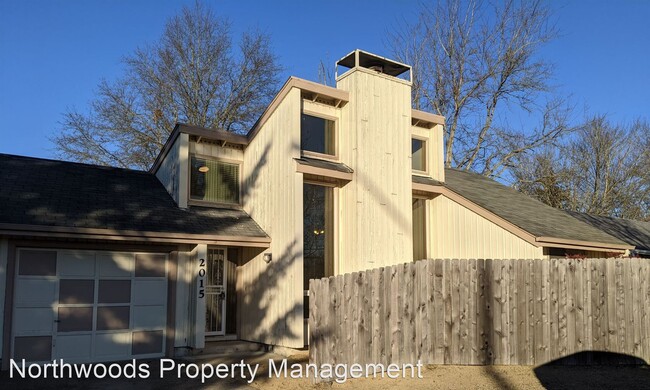 Building Photo - 2 br, 1 bath House - 2015 Crescent Ave