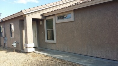 Building Photo - 3698 S Desert Motif Rd
