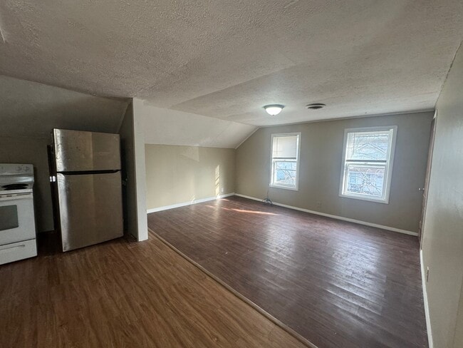 Building Photo - 212 Depeyster St