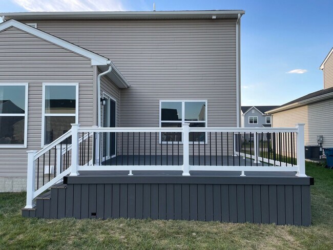 Building Photo - 3 Bedroom Single Family Home in North Ridg...