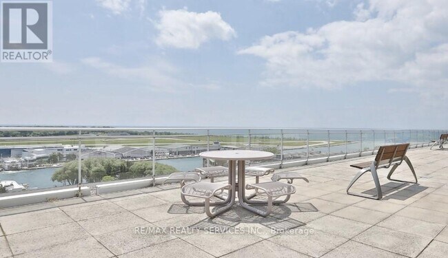 Photo du bâtiment - 650-650 Queens Quay W