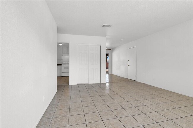 Foto del edificio - 2805 Sultana St