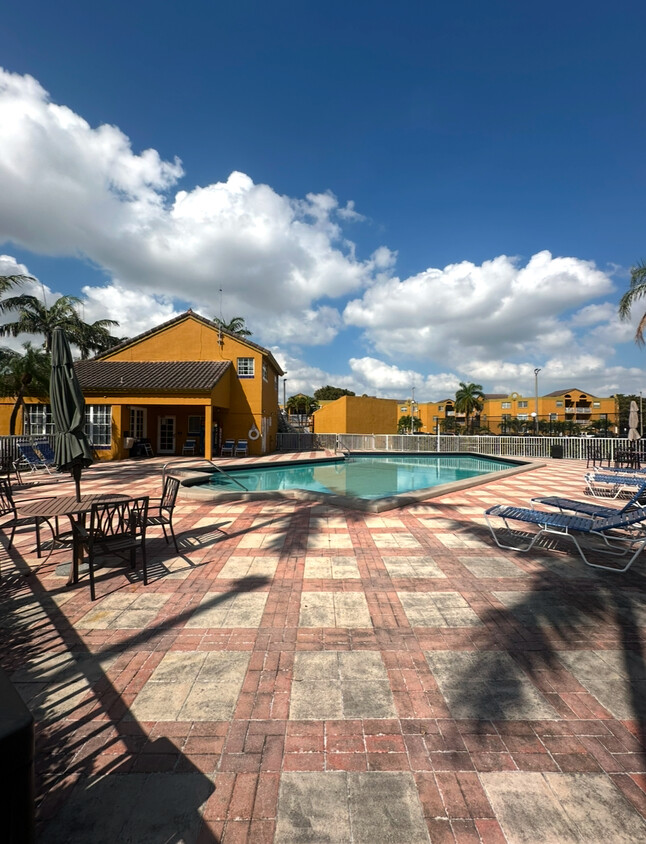 Pool Area - 9731 Fontainebleau Blvd