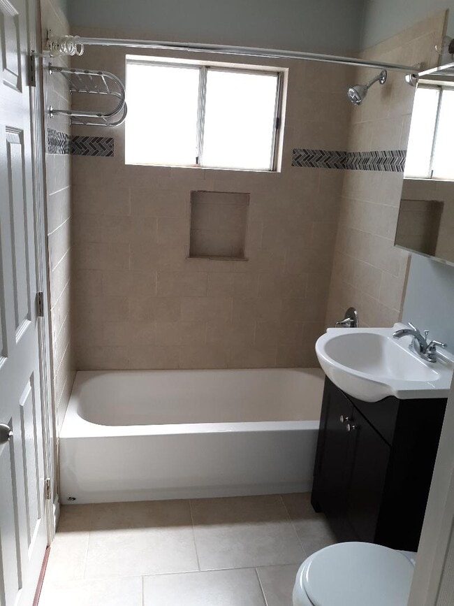 Foto del edificio - 7943 White Oak Ave