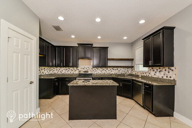 Foto del edificio - 7771 108th Avenue Circle East