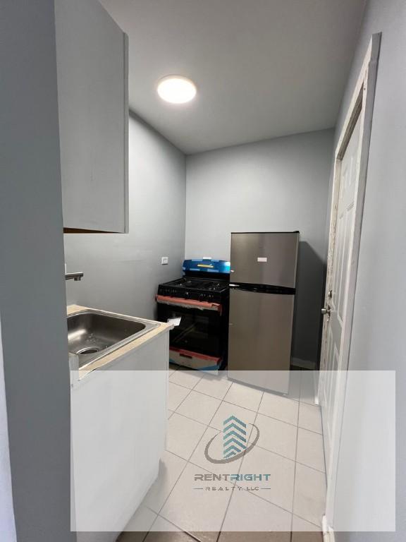 Foto principal - 348 W 74th St