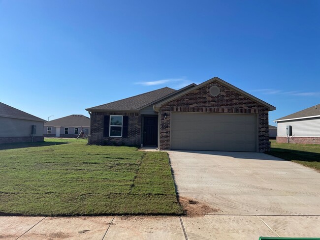 Building Photo - NEW Three Bedroom | Two Bath Home in Somerset