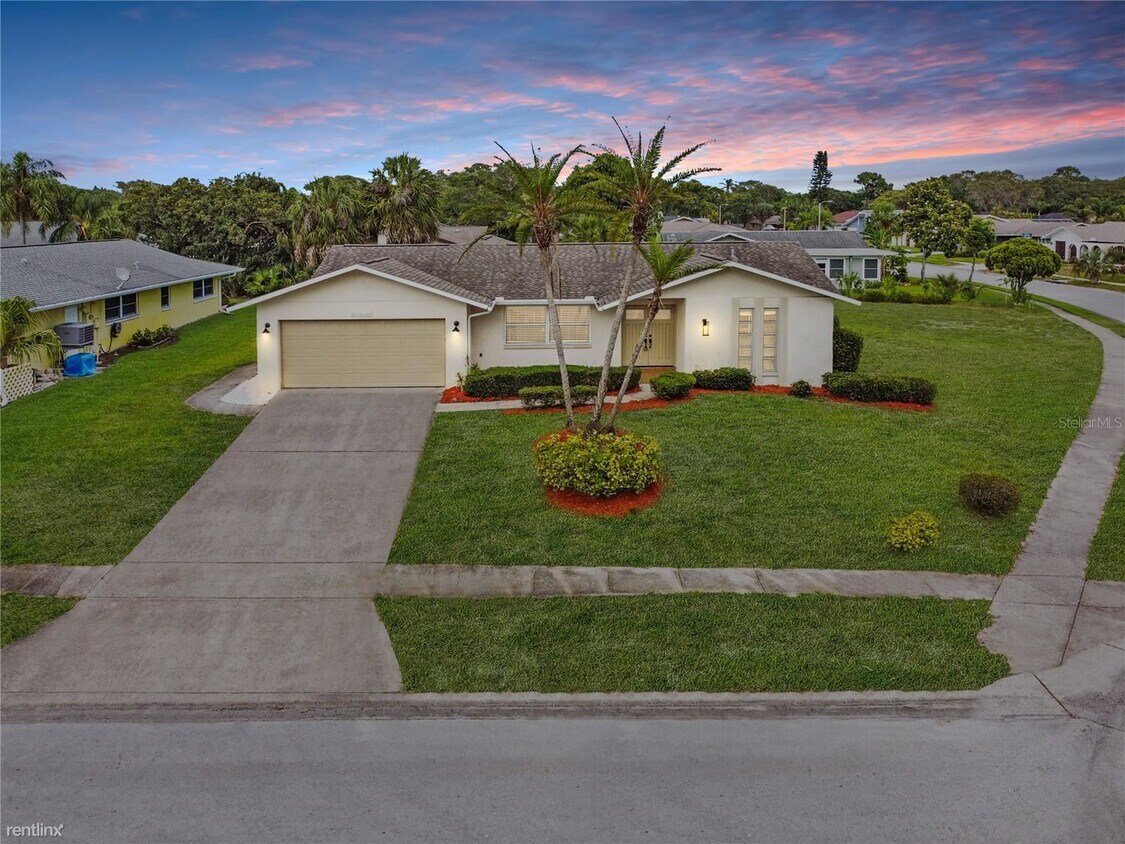 3 br, 2 bath House 500 R Sanibel Court House for Rent in Tarpon