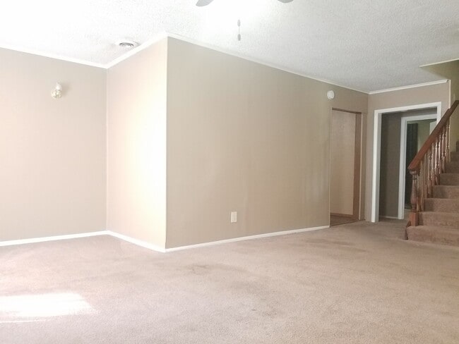 Foto del edificio - PRE-LEASING- AVAILABLE JUNE 10TH- 4 Bedroom/ 2 Bathroom Home