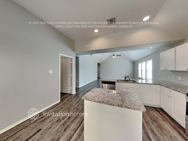 Foto del edificio - 7041 Meandering Creek Ln