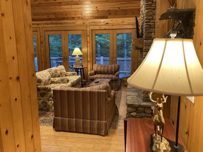 Foto del edificio - 242 Eastman Mountain Rd