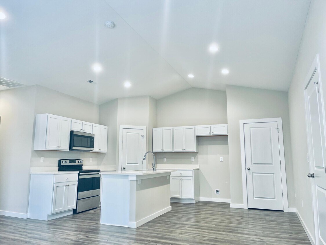 1528 E Redstem Ct, Andover, KS 67002 Townhome Rentals in Andover KS