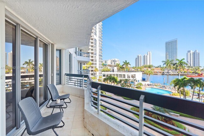 Foto del edificio - 19101 NE 36th Pl