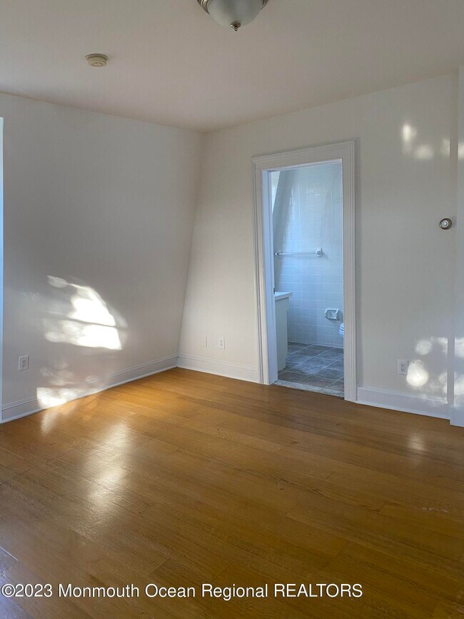Foto del edificio - 1039 Norwood Ave