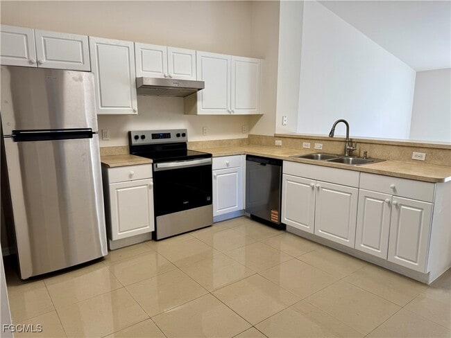 Foto del edificio - 10743 Robinson St