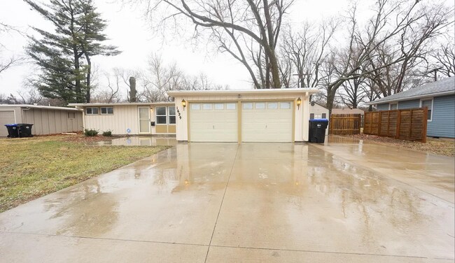 Building Photo - Don't miss out on calling this property your new home!