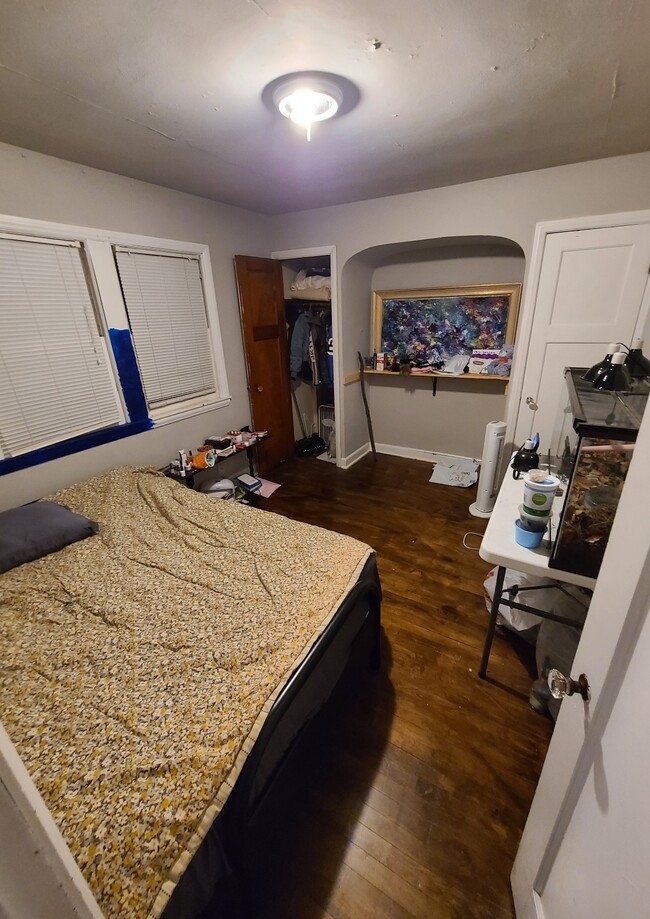Bedroom 1 - 12'×9.5' - 2825A N Booth St