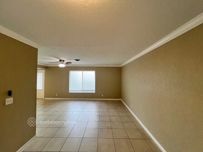 Building Photo - 10176 Dasheen Ave