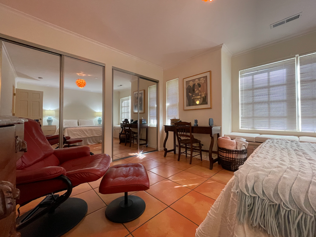 Building Photo - Beautiful Mediterranean 2-Bedroom House in...