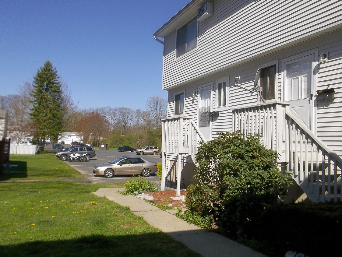 85 Bentwood Dr, Waterbury, CT 06705 Townhome Rentals in Waterbury CT