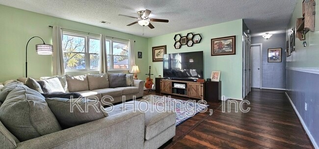 Building Photo - 1081 Tall Oak Dr