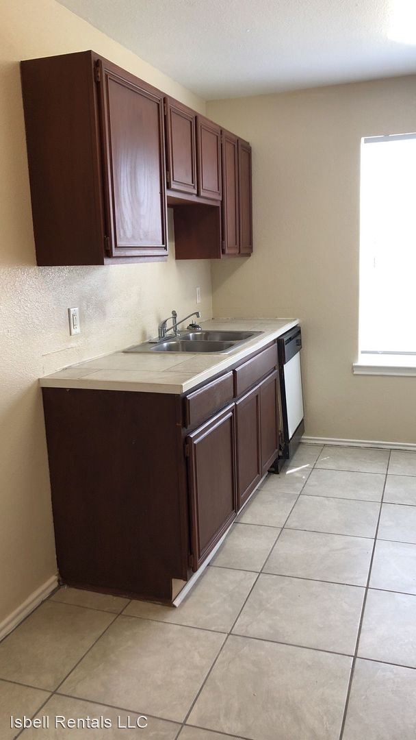 Building Photo - 1501 Benttree Dr
