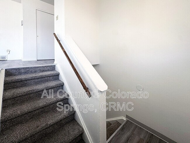 Foto del edificio - 3545 Bridgewood Ln