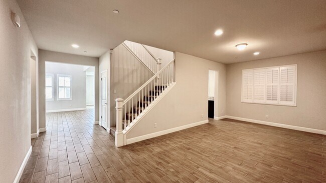 Building Photo - $3,200 Shepherd & Locan 5 Bedroom, Solar -...
