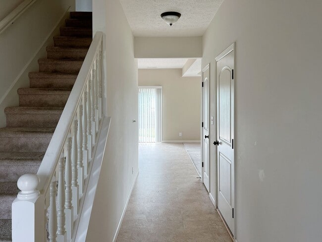 Building Photo - Charming 4-Bed Home in Blackthorne Subdivision - Cul-de-Sac Location!