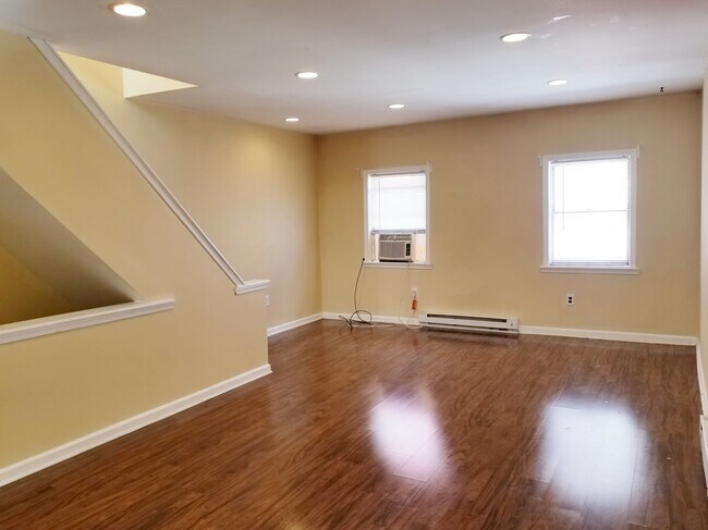 sitting room - 1302 S Fairhill St