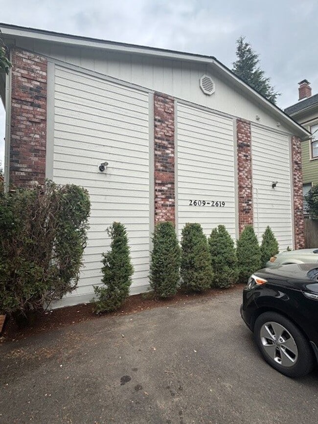 Building Photo - 2609 SE Stark St