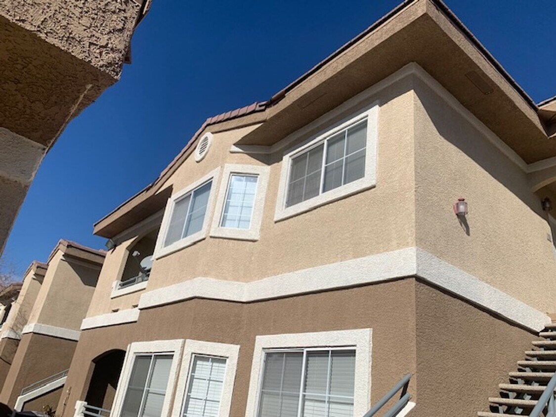 Primary Photo - 2 bed/2 full bath, condo WITH GARAGE