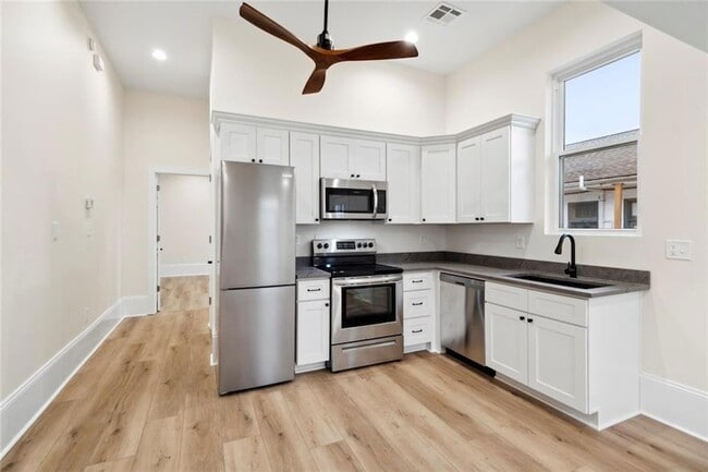 Building Photo - 1625 Second Street Unit 2