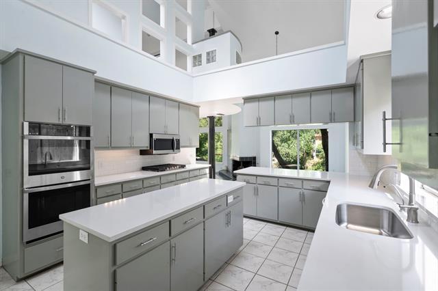 Foto del edificio - 8907 Club Creek Cir