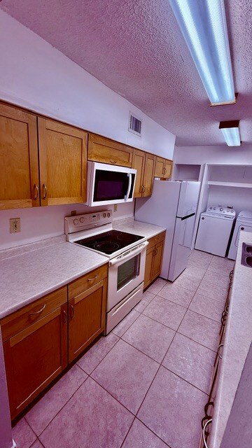 Foto del edificio - 6519 W Newberry Rd
