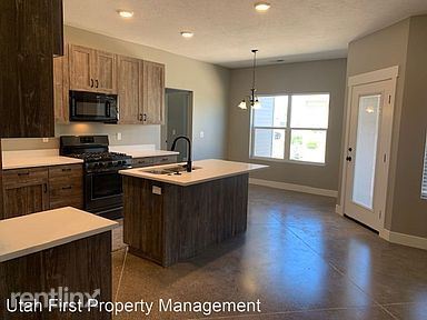 Foto del edificio - 3 br, 2 bath House - 142 N 4275 W