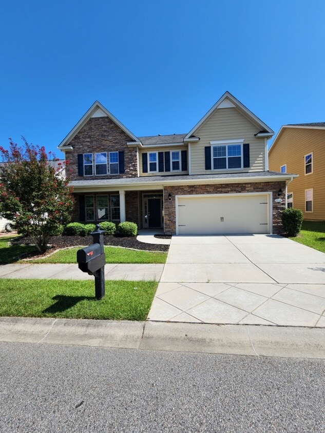 Photo - 1190 Shire Way