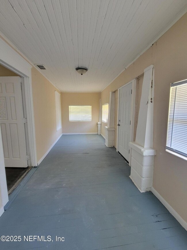 Building Photo - 3842 Boulevard