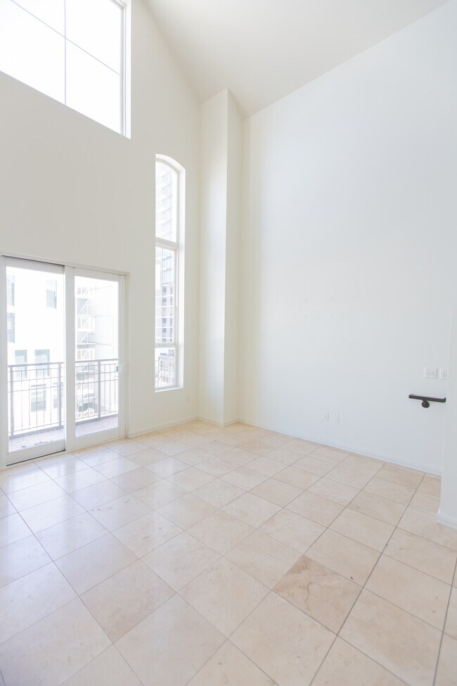 Living Room - 215 E McKinley St