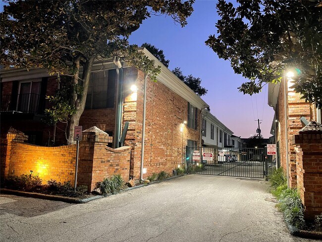 Foto del edificio - 3400 Timmons Ln