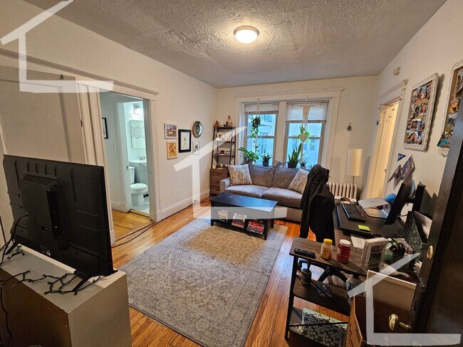 Foto del edificio - Newly Renovated 1 bed with living room and dining room!