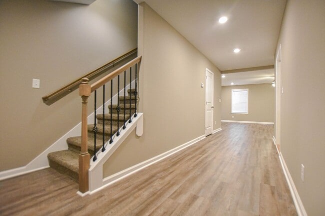 Building Photo - 135 Country Ln