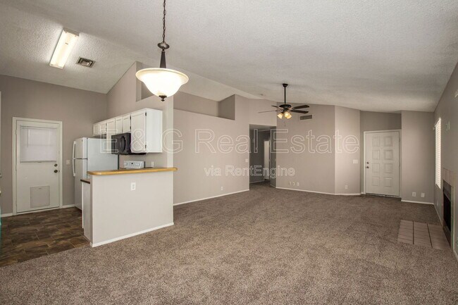 Foto del edificio - 10015 N 66th Dr